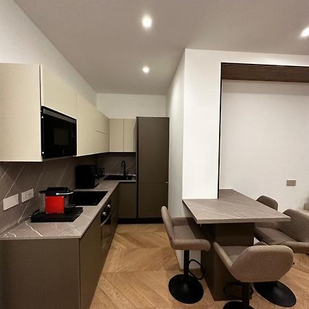 Ferienwohnung Bilocale Luxury A 50 Mt Dalla Stazione Di Milano Exterior foto