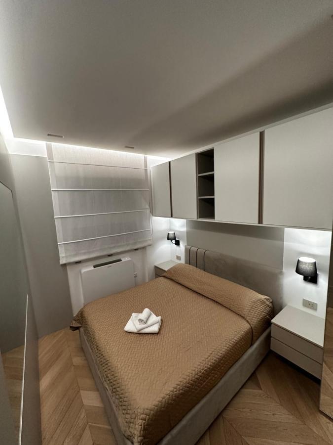 Ferienwohnung Bilocale Luxury A 50 Mt Dalla Stazione Di Milano Exterior foto