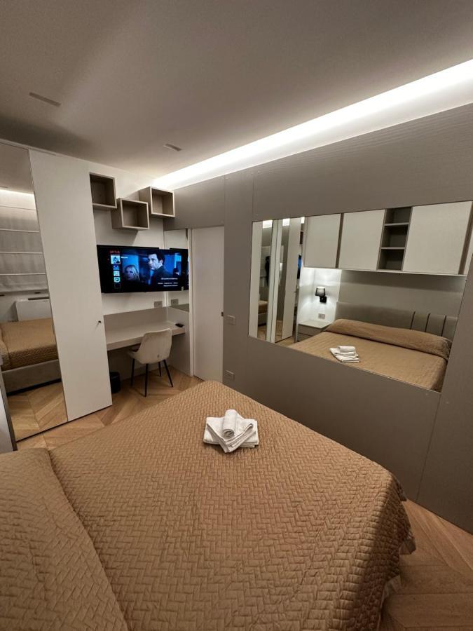 Ferienwohnung Bilocale Luxury A 50 Mt Dalla Stazione Di Milano Exterior foto