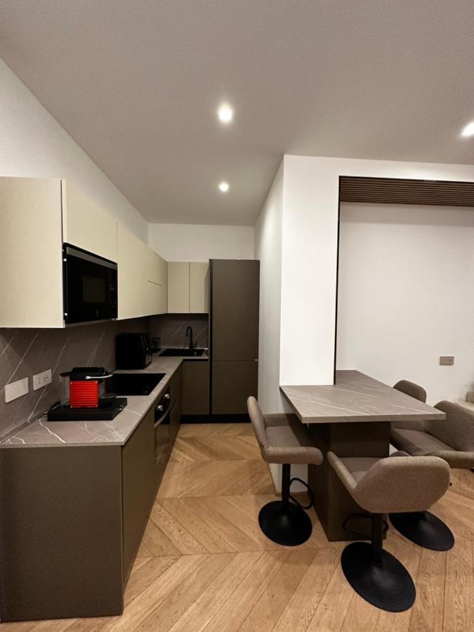 Ferienwohnung Bilocale Luxury A 50 Mt Dalla Stazione Di Milano Exterior foto