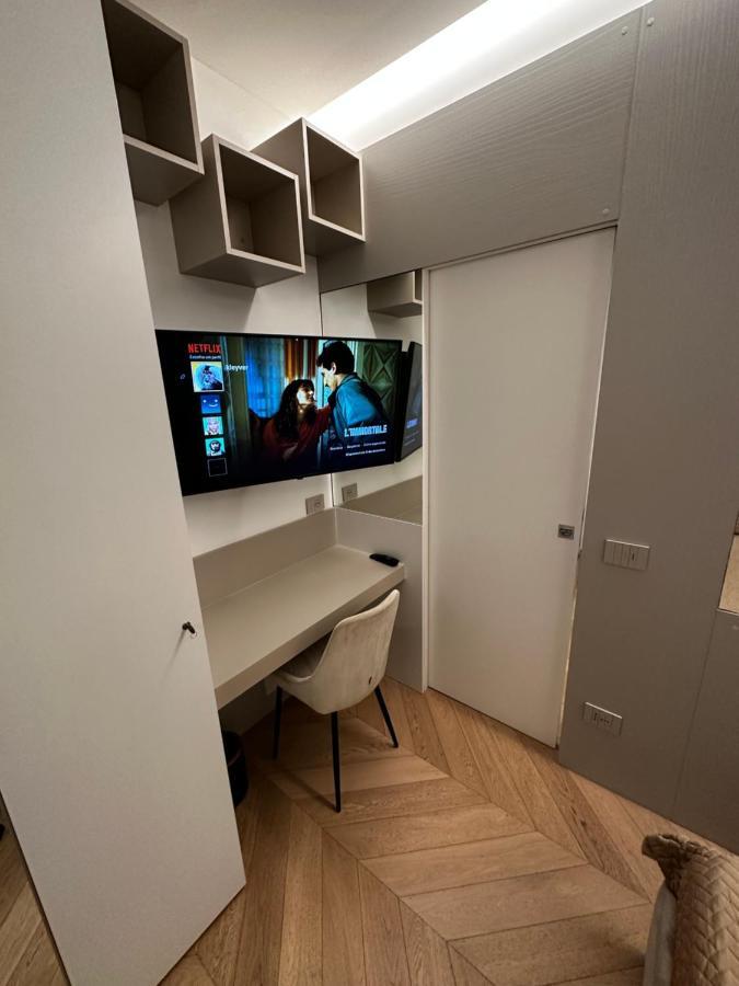 Ferienwohnung Bilocale Luxury A 50 Mt Dalla Stazione Di Milano Exterior foto