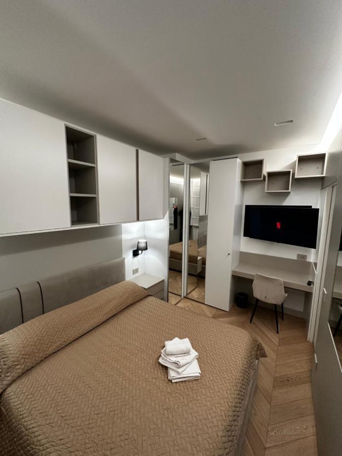 Ferienwohnung Bilocale Luxury A 50 Mt Dalla Stazione Di Milano Exterior foto