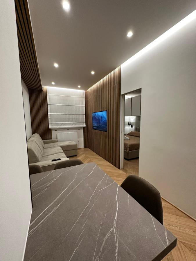 Ferienwohnung Bilocale Luxury A 50 Mt Dalla Stazione Di Milano Exterior foto