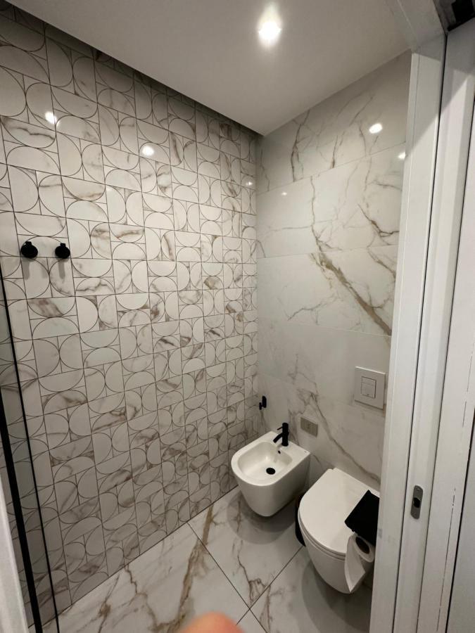 Ferienwohnung Bilocale Luxury A 50 Mt Dalla Stazione Di Milano Exterior foto