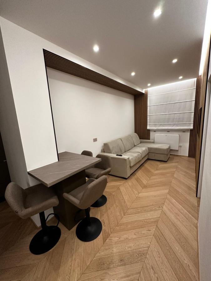 Ferienwohnung Bilocale Luxury A 50 Mt Dalla Stazione Di Milano Exterior foto
